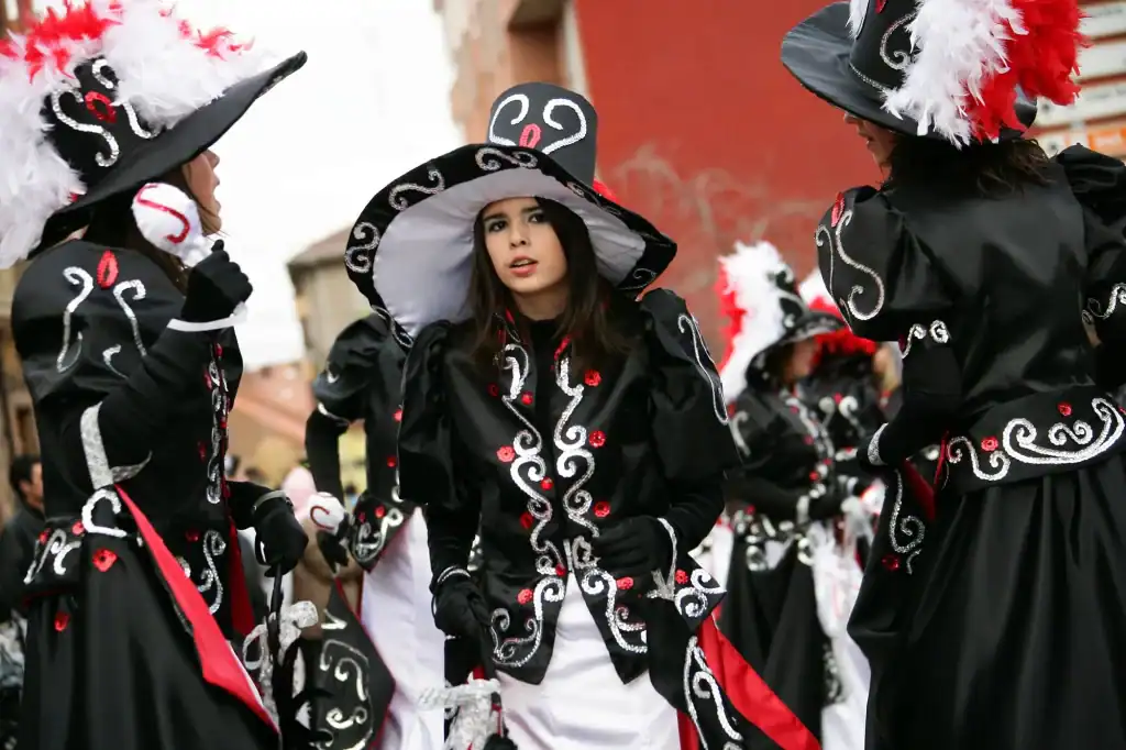 Carnaval de verano en La Bañeza - escapadas con fiestas en la provincia de León 2025