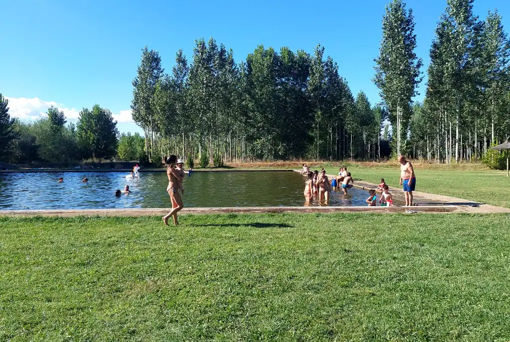 Piscina fluvial de Cebrones del río - playas fluviales cerca de León