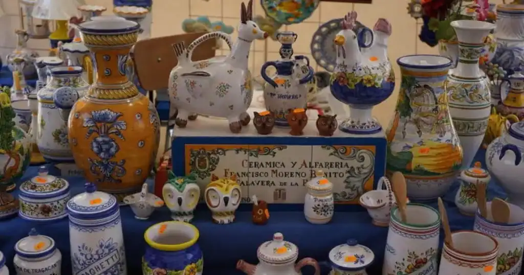 La cerámica también tiene su espacio en la feria de alfarería La Bañeza 2025